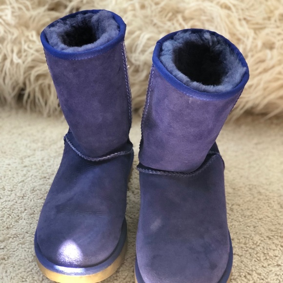 UGG Short Classic Boots - Picture 3 of 5